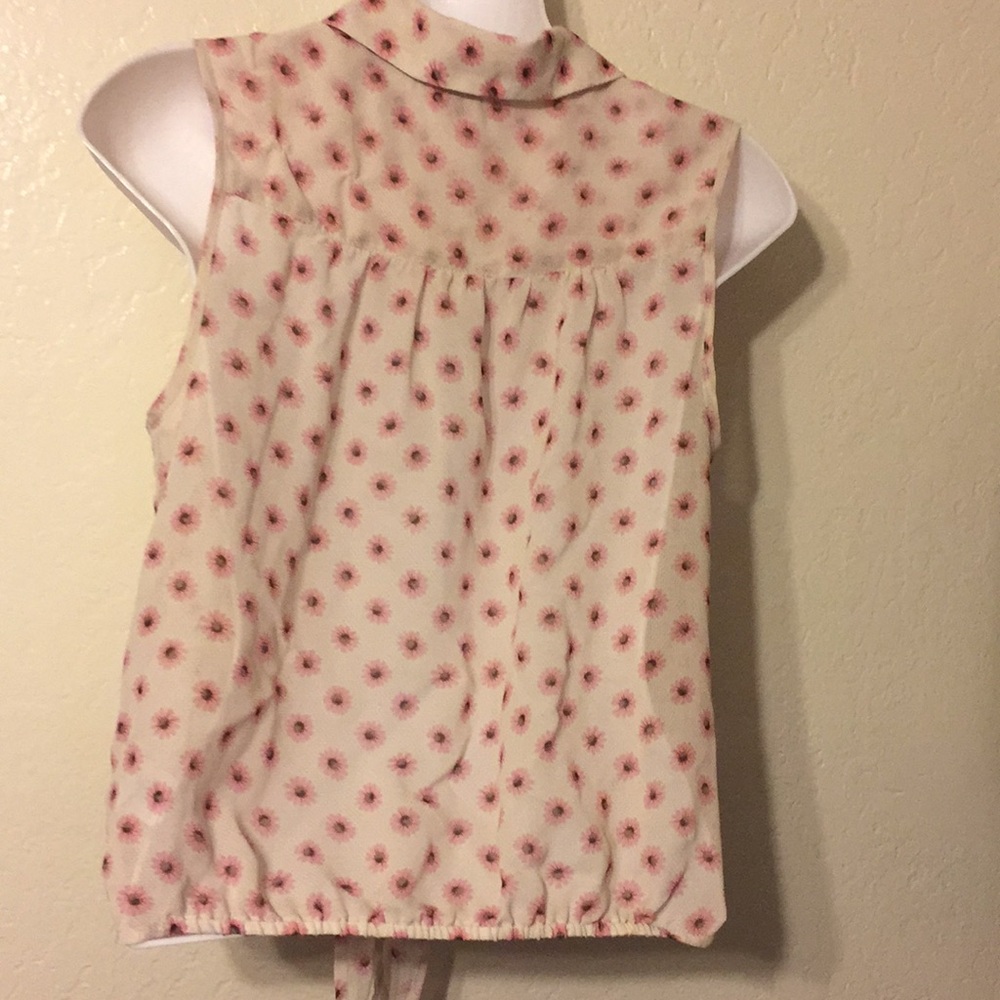 3 for $23 Forever 21 sleeveless blouse - Picture 3 of 4